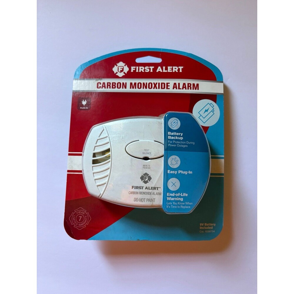 First Alert Carbon Monoxide Alarm CO605-3 Plug-In Battery Backup 9 Volts. Sealed